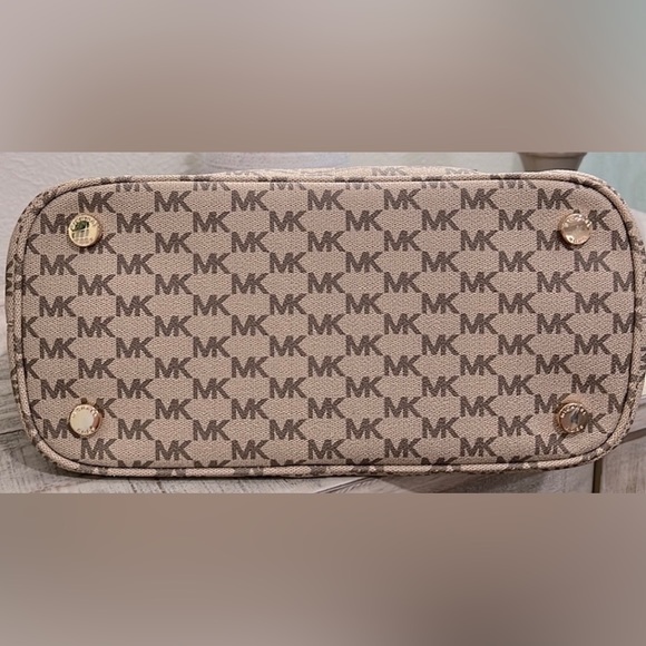 MICHAEL KORS Monogram Jet Set Tote NWT - Picture 13 of 13